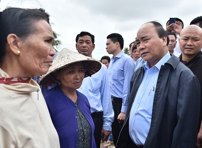 Prime Minister Nguyen Xuan Phuc requests post-flood efforts - ảnh 1